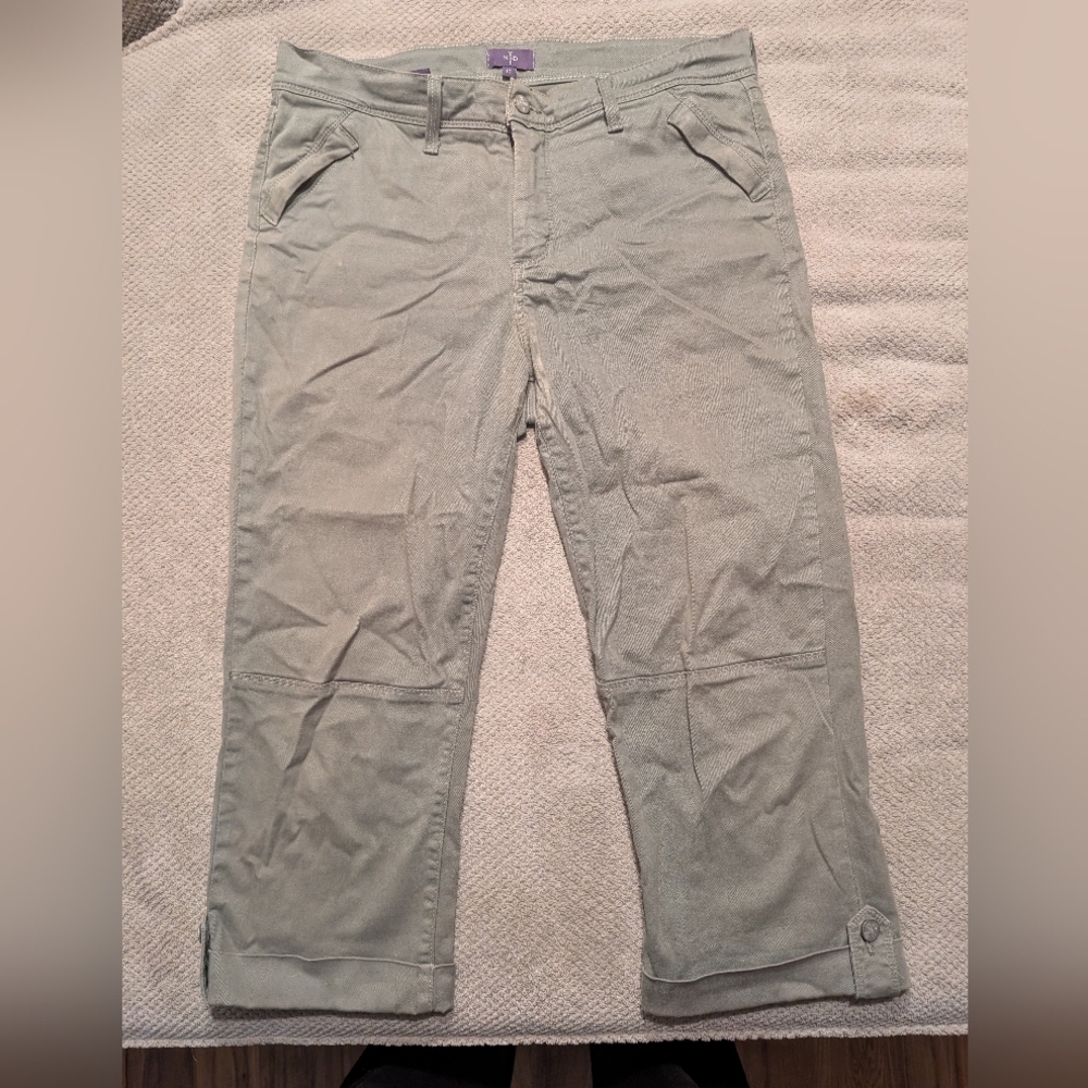 NYDJ Size 10 cropped khakis